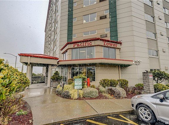 2nd image of 3201 Pacific Ave Unit 108