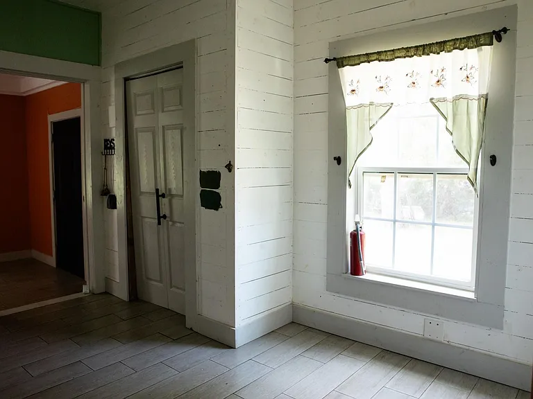 617 S 5th St — Photo 12
