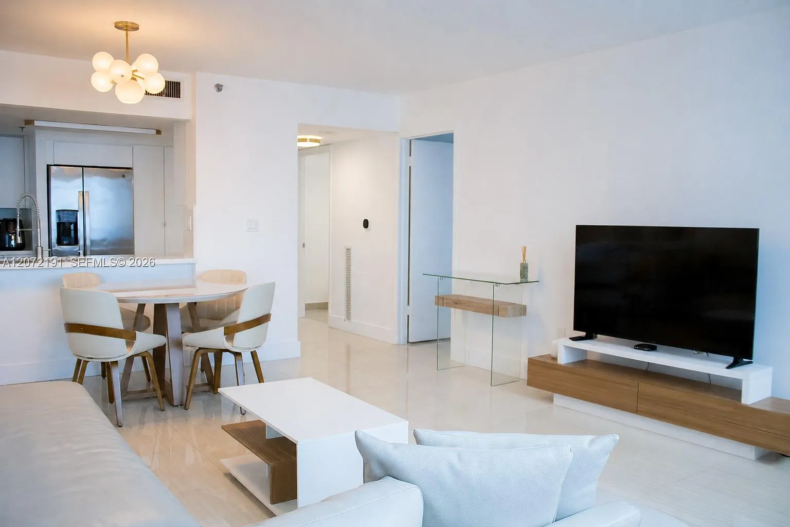 540 Brickell Key Dr — Photo 2