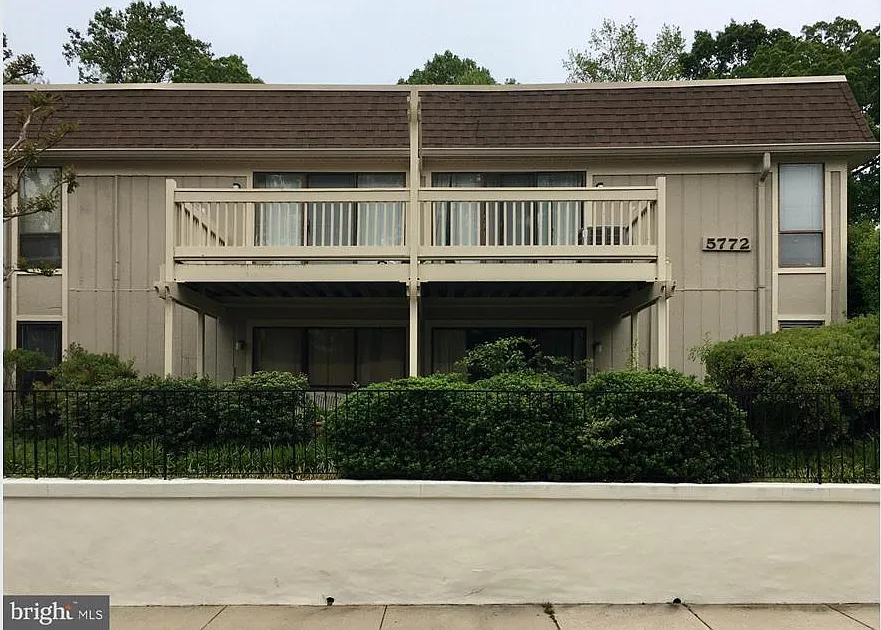 5772 Rexford Ct — Photo 2