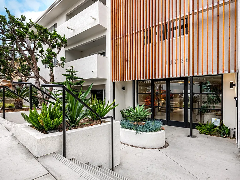 West Brent Apartments — Photo 7
