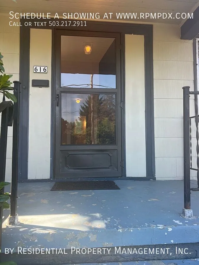 The Best of North Portland living in this delightful bungalow — Photo 4