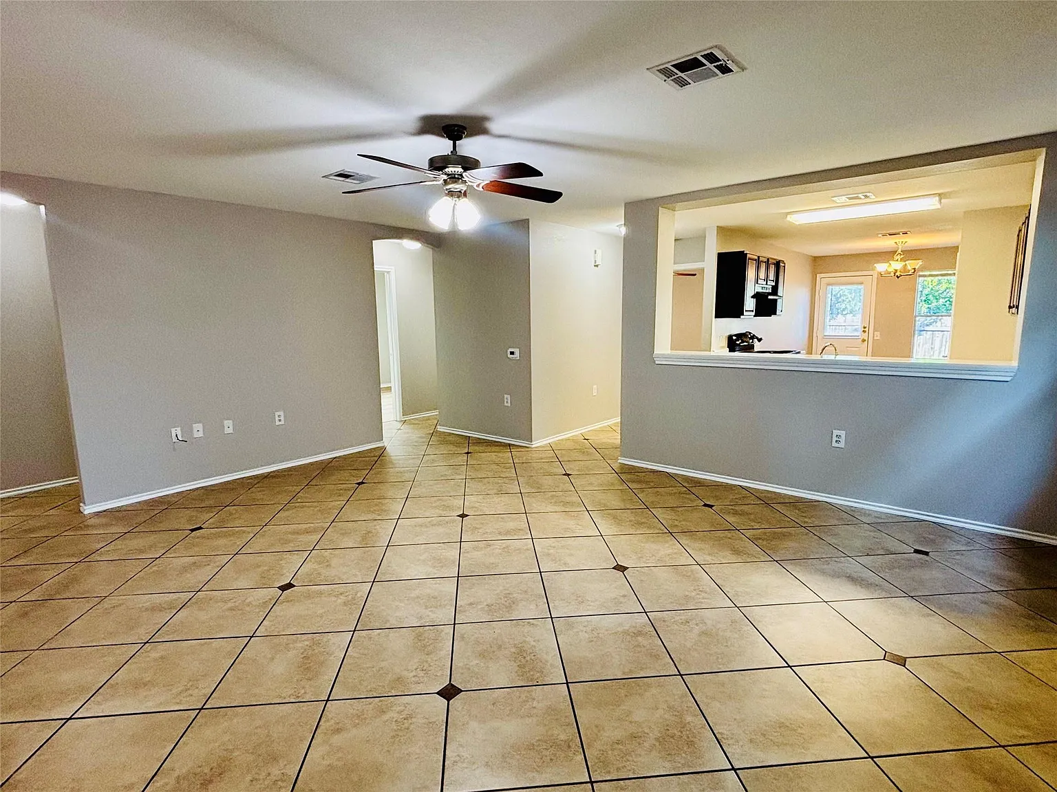 4 bed, 2.0 bath, 1586 sqft, $2,200 — Photo 3