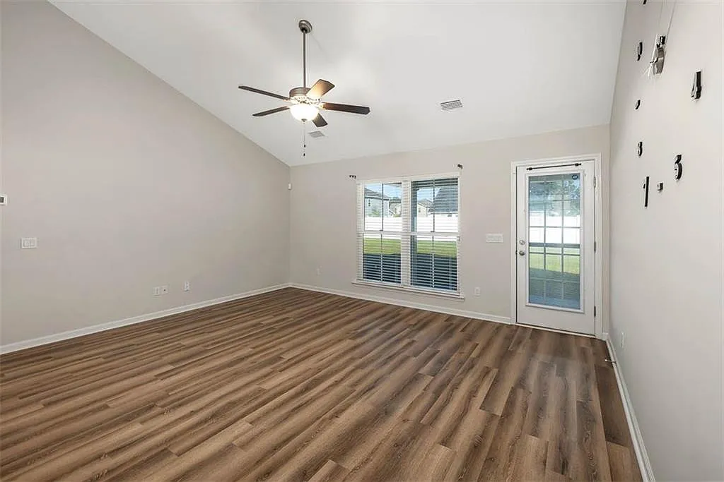 4 bed, 3.0 bath, 2120 sqft, $2,395 — Photo 3