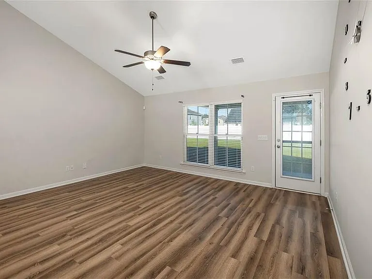 124 Heatherly Way — Photo 3