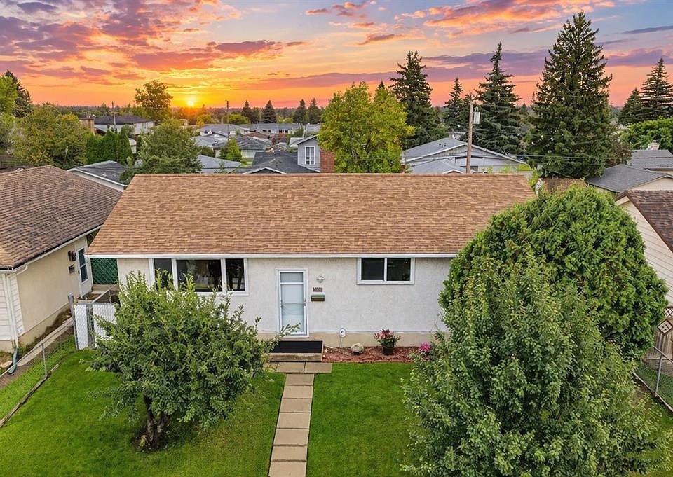 1st image of 1012 W Raynard Cres SE