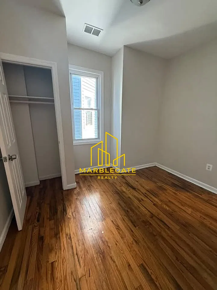 3 bed, 1.5 bath, 1050 sqft, $1,995 — Photo 4