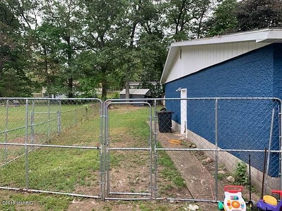 2nd image of 5846 Oneil St