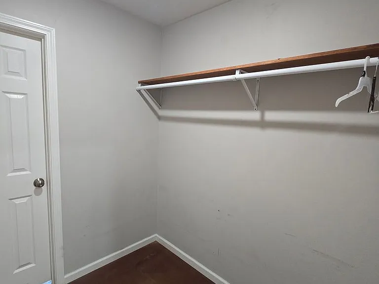 1423 McLain St #13 — Photo 6
