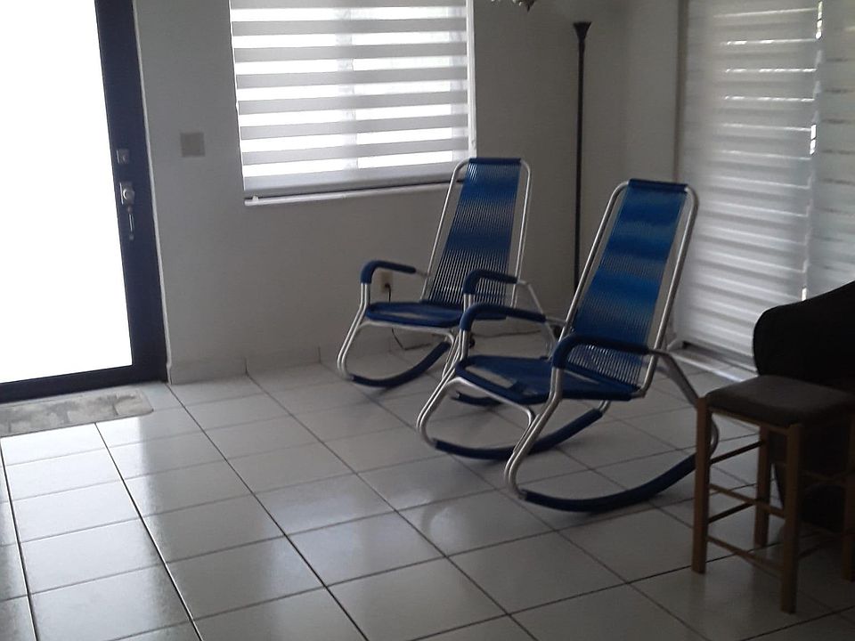 2nd image of 842 W 33rd St