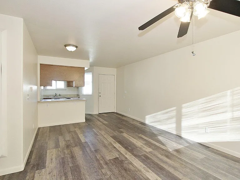 525 N Moffatt Ave #2 — Photo 4