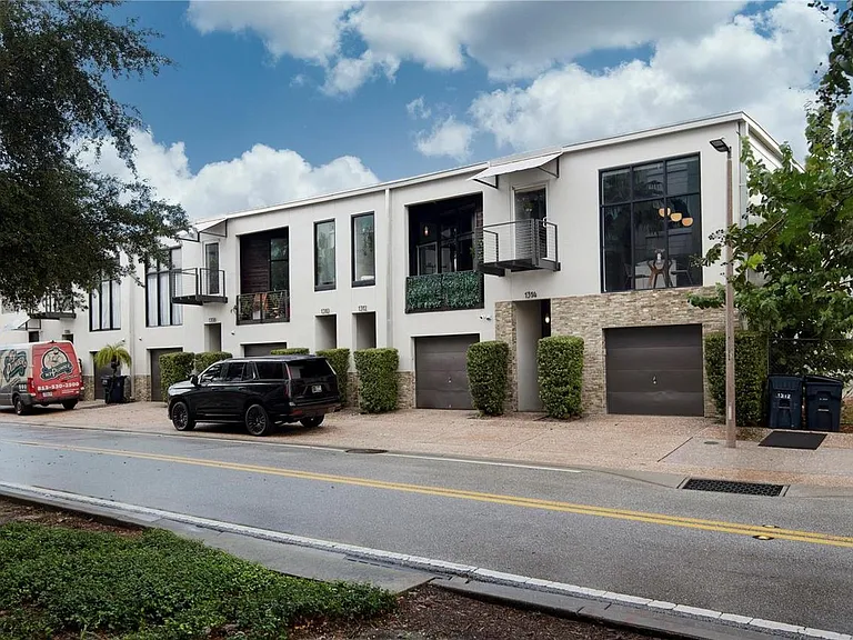1314 E Washington St — Photo 3