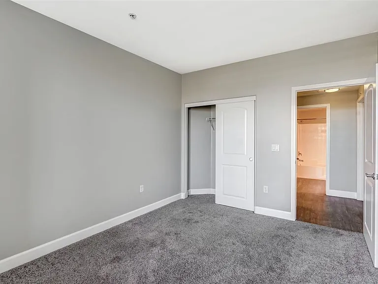 Stadium House Apartments — Photo 39