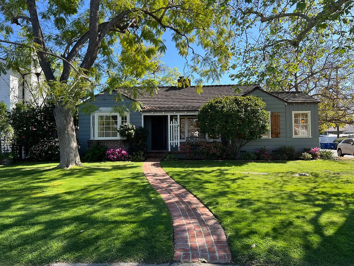 Photo 1 of 23 - 12354 Sarah St - Studio City, CA Primary Photo - 12354 Sarah St