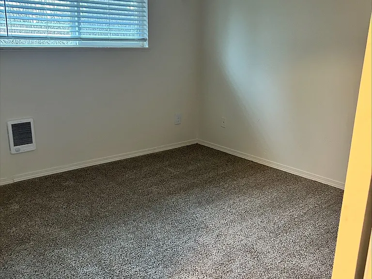 Mt. Pleasant Apartments — Photo 21