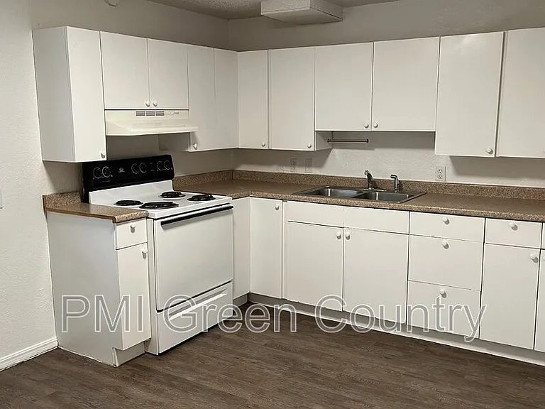 318 E Redwood St #72-4 — Photo 11
