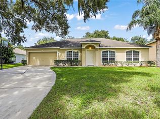1706 Forest Glen Dr, Fruitland Park, FL 34731