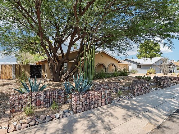 3rd image of 3116 E SIERRA Street