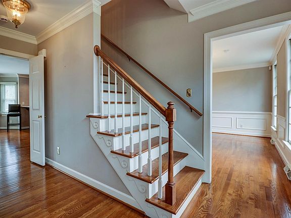 4th image of 105 Jameson Ct