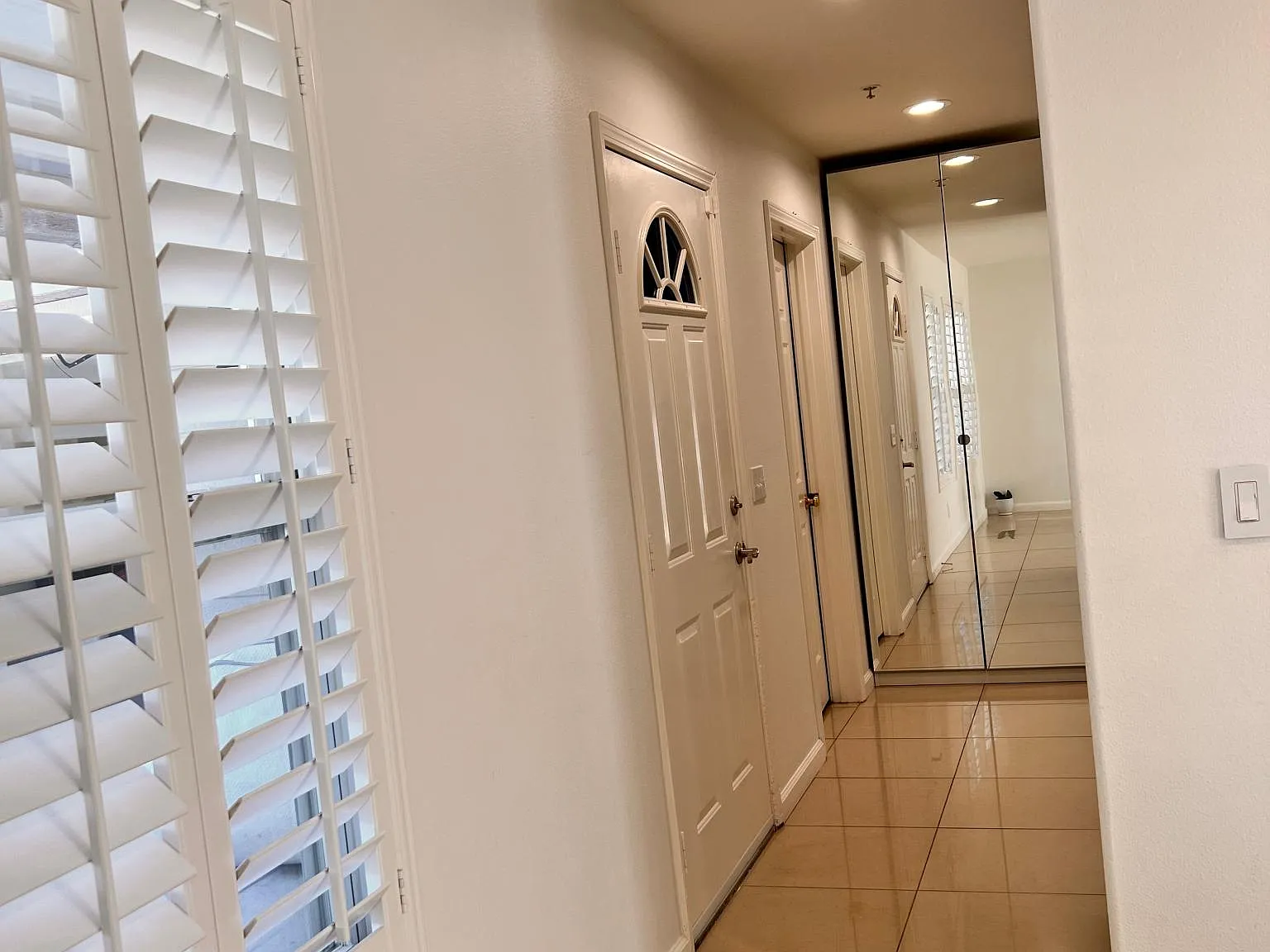 3 bed, 2.5 bath, 1970 sqft, $5,200 — Photo 2