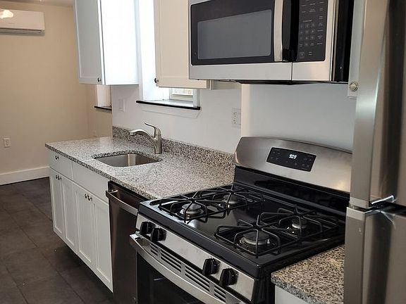 2nd image of 5238 N Rockwell St #G