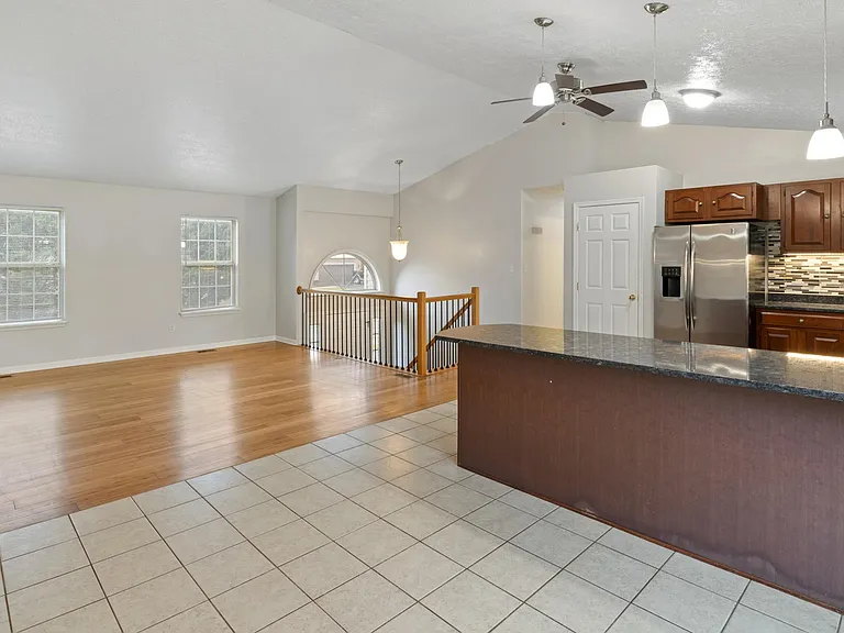 359 Montgomery Cir — Photo 14