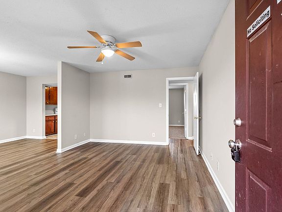 3rd image of 3884 Northeast Dr #3884D
