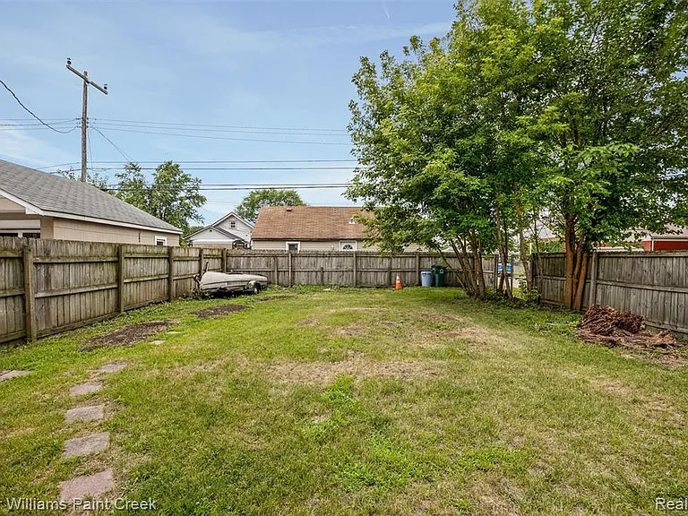 23465 Easterling Ave — Photo 16