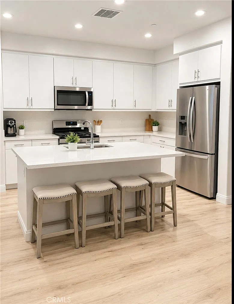 3 bed, 2.5 bath, 1549 sqft, $3,500 — Photo 4