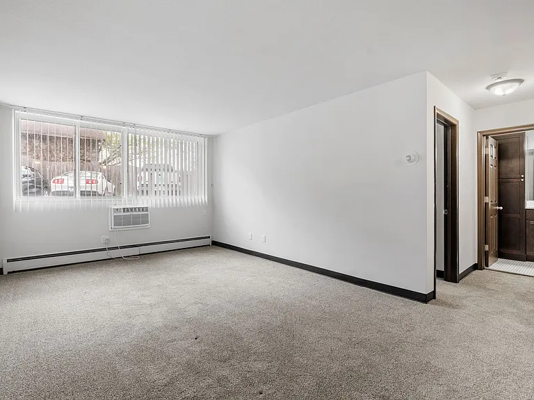 Lake Street Manor — Photo 28