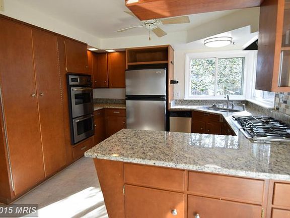2nd image of 6931 Custis Pkwy