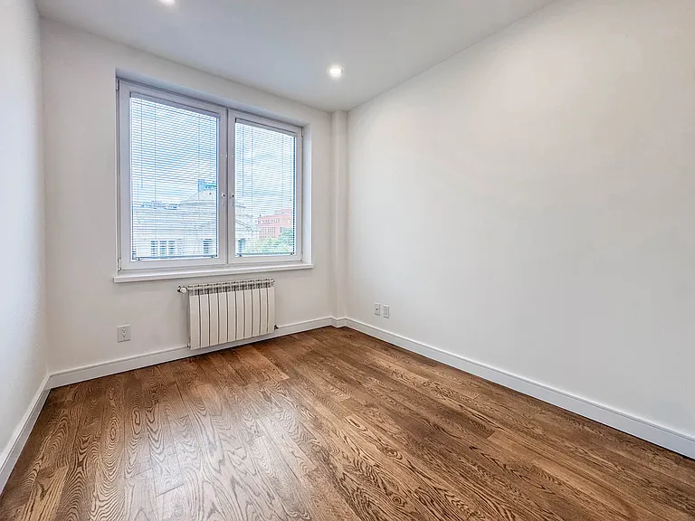 689 Leonard St #3R — Photo 10
