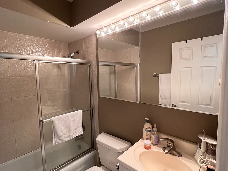 2629 N Hampden Ct — Photo 16