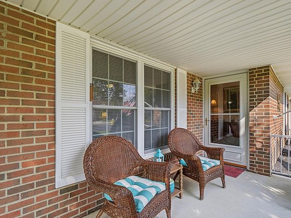 4th image of 630 Elaine Dr