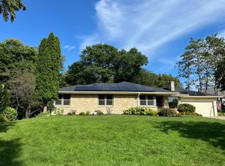 2104 Lower Saint Dennis Rd, Saint Paul, MN 55116