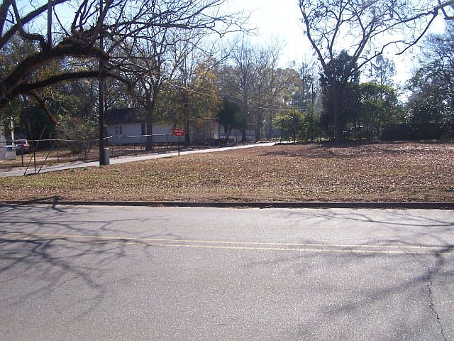 2nd image of 143 W Washington St