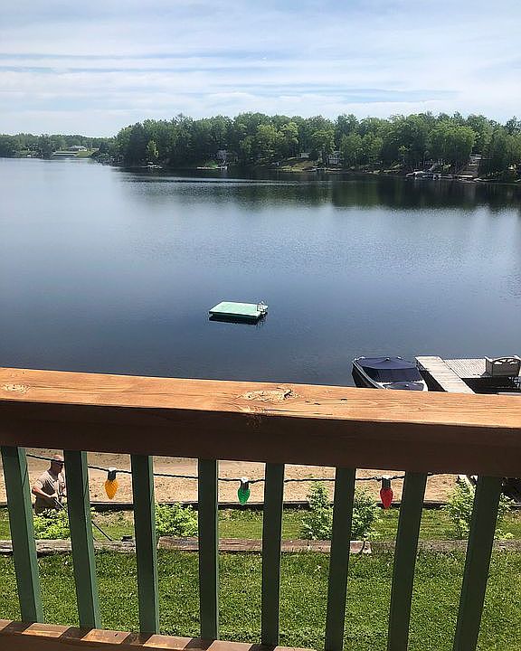 2nd image of 3065 Lakeshore Dr