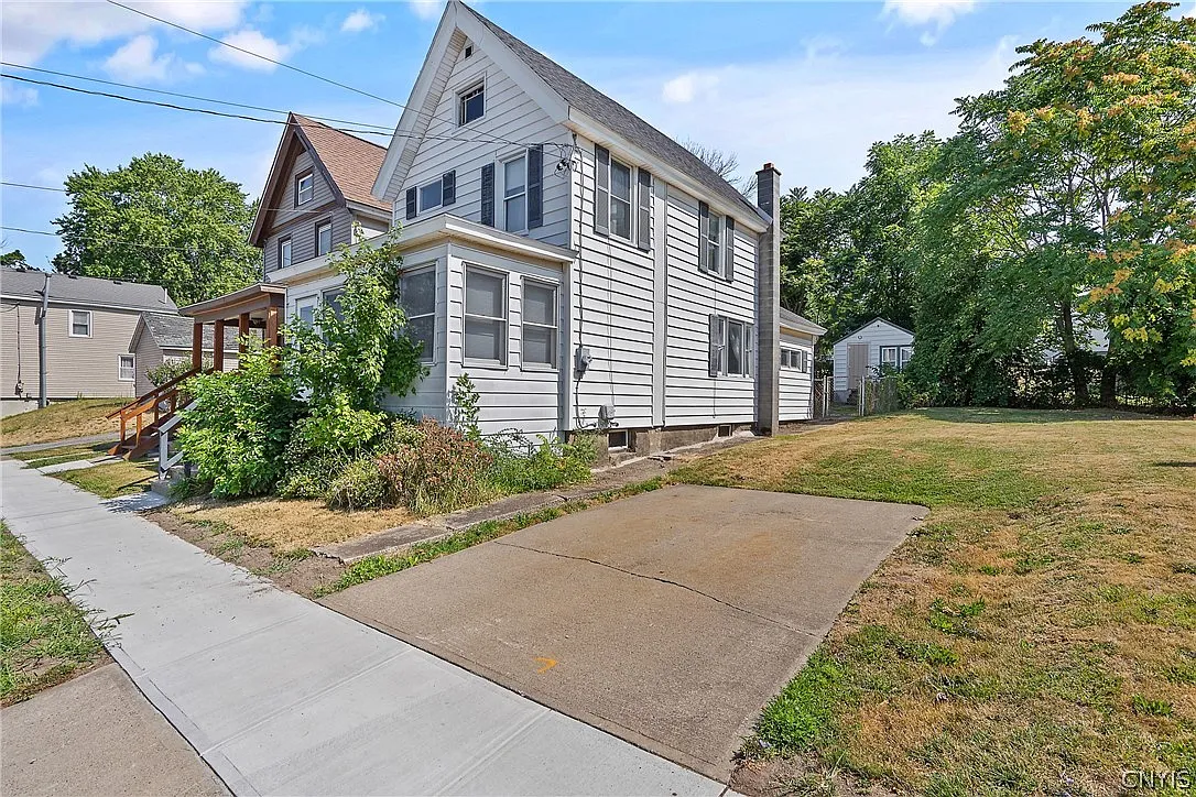 2 bed, 1.0 bath, 1105 sqft, $1,600 — Photo 2