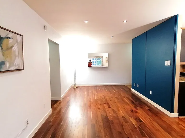 565 Corydon Ave #203 — Photo 3