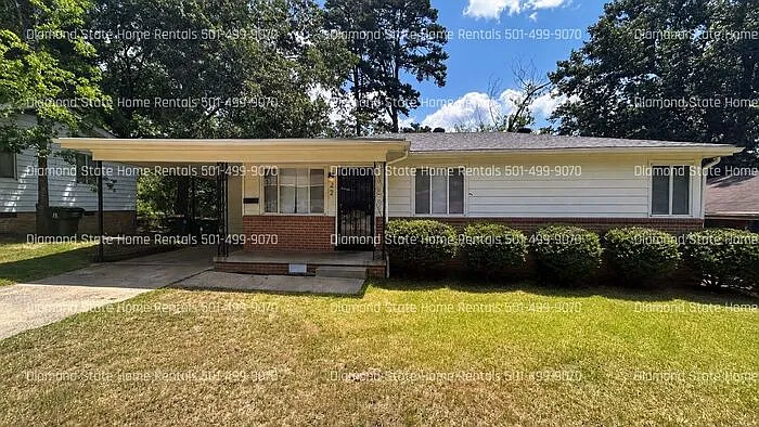 3 bed, 1.0 bath, 1070 sqft, $1,295 — Photo 2