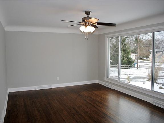 2nd image of 18695 Meadow Ln