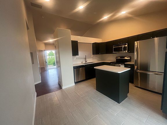 4th image of 1924 Lillian Way