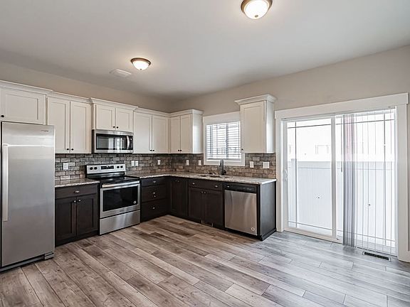 4th image of 654 S Saturn Ave #C