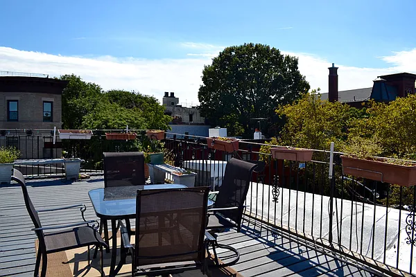 Rented by Farran & Associates | media 32