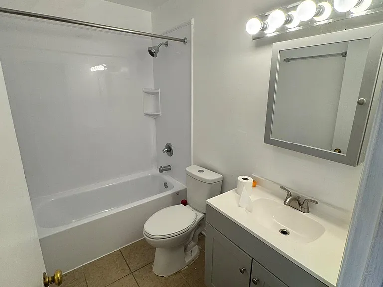 914 N Fulton Ave #C — Photo 16