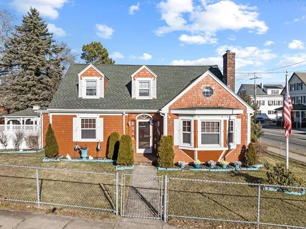 105 Dawson St, New Bedford, MA 02745