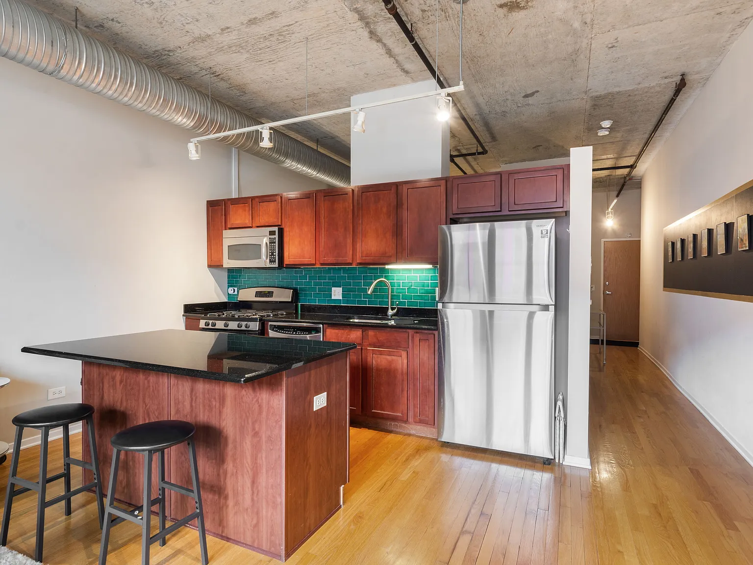 1 bed, 850 sqft, $2,975 — Photo 3