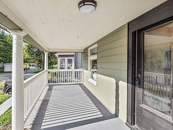 3rd image of 31 S Hawthorne Ln