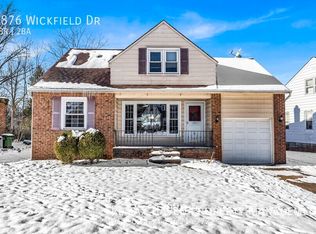 5876 Wickfield Dr, Parma Heights, OH