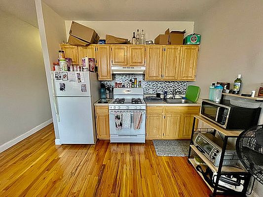 2nd image of 64 Harman St #2